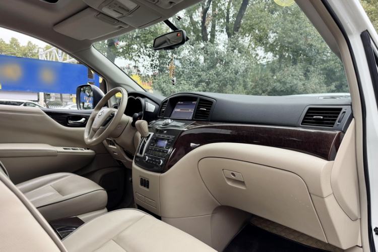 Used Nissan Quest 2015 3.5L SL Interior 10