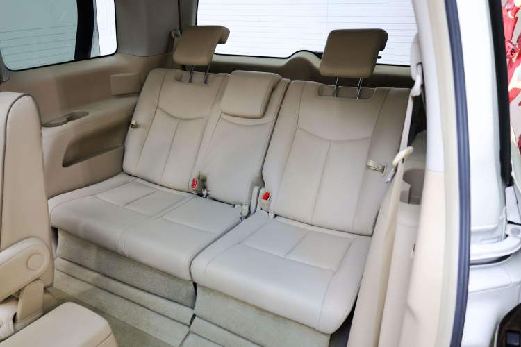 Used Nissan Quest 2015 3.5L SL Interior 10