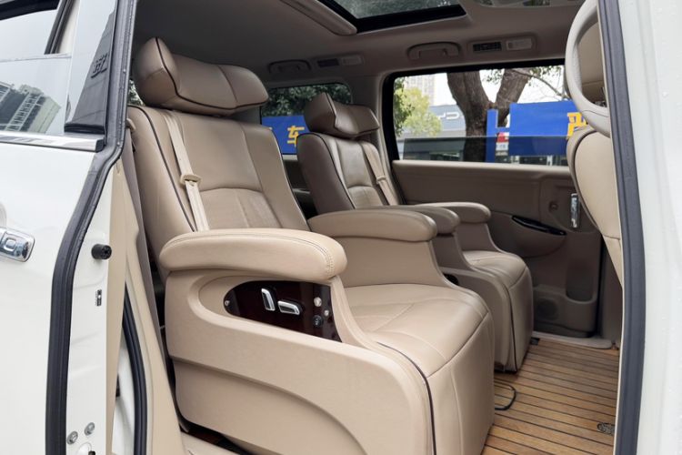 Used Nissan Quest 2015 3.5L SL Interior 11