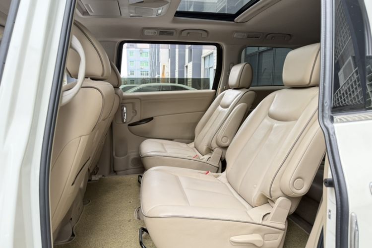 Used Nissan Quest 2015 3.5L SL Interior 2