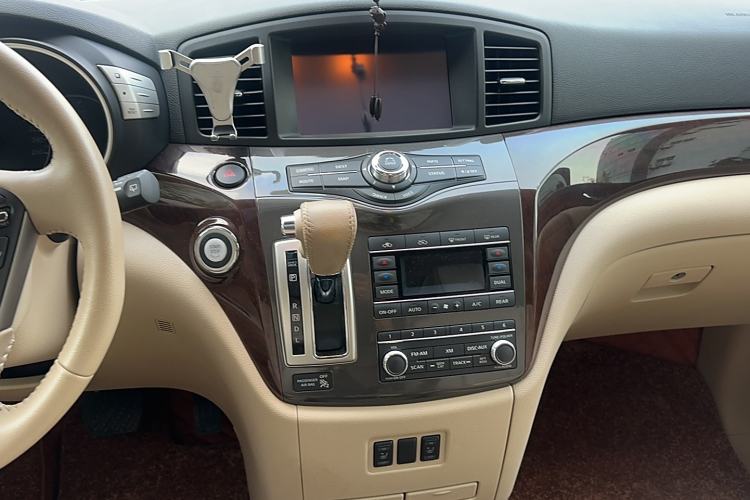 Used Nissan Quest 2015 3.5L SL Interior 3