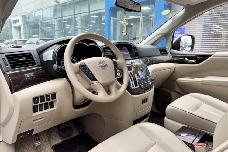 Used Nissan Quest 2015 3.5L SL Interior 4