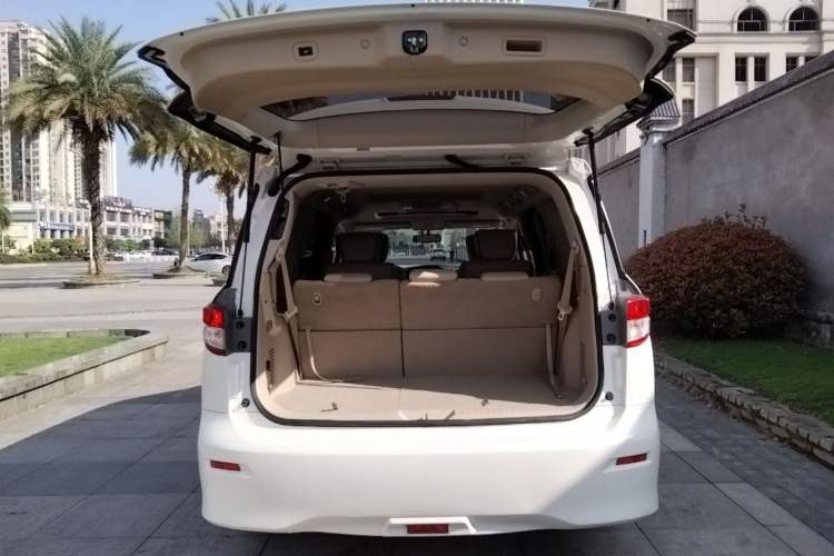 Used Nissan Quest 2015 3.5L SL Interior 5