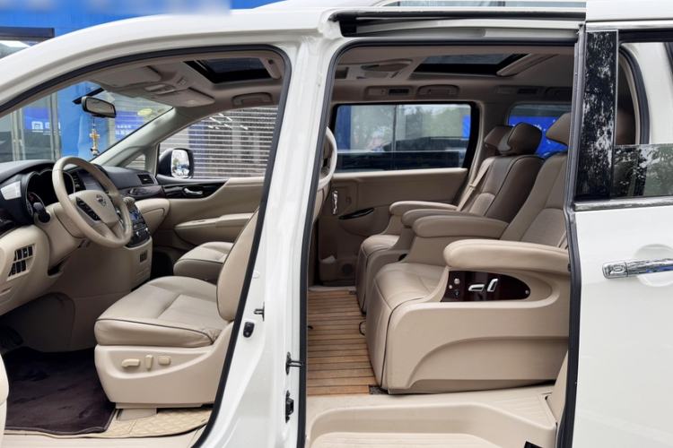 Used Nissan Quest 2015 3.5L SL Interior 5