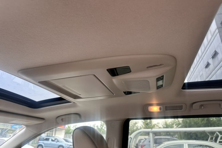 Used Nissan Quest 2015 3.5L SL Interior 5