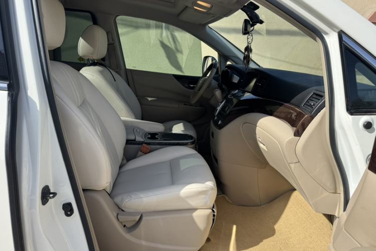 Used Nissan Quest 2015 3.5L SL Interior 7