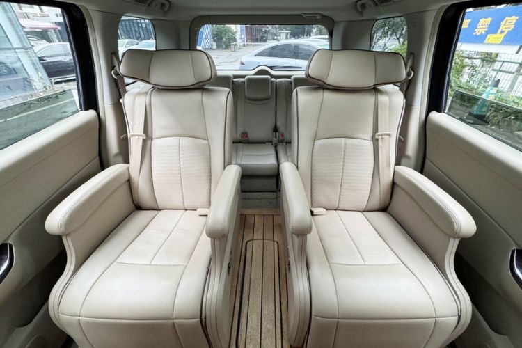 Used Nissan Quest 2015 3.5L SL Interior 7