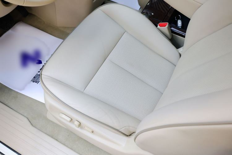 Used Nissan Quest 2015 3.5L SL Interior 7
