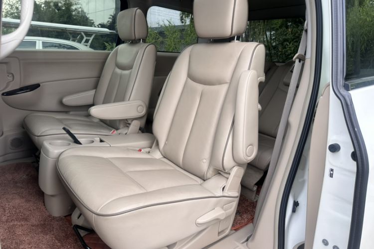 Used Nissan Quest 2015 3.5L SL Interior 8