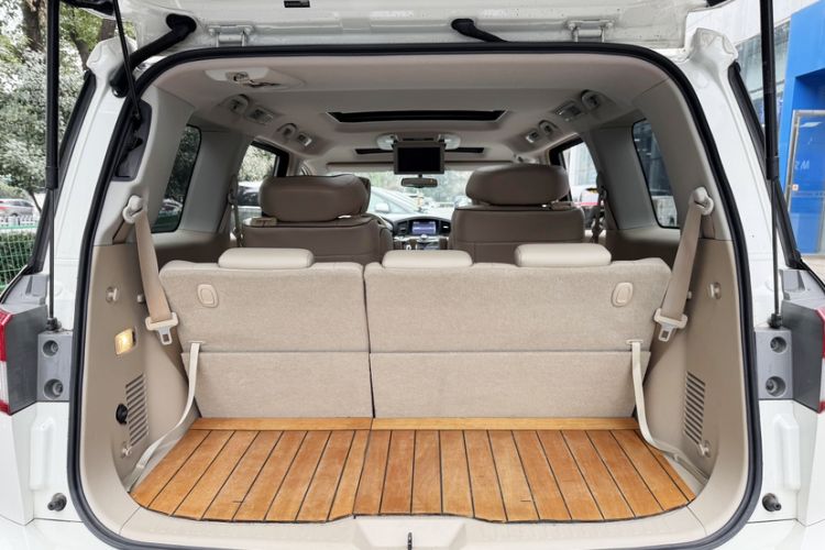Used Nissan Quest 2015 3.5L SL Interior 9