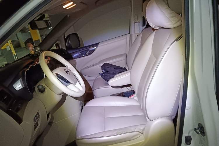 Used Nissan Quest 2015 3.5L SL Left Front Seat