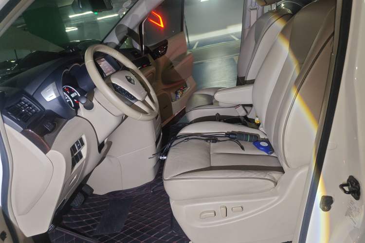 Used Nissan Quest 2015 3.5L SL Left Front Seat