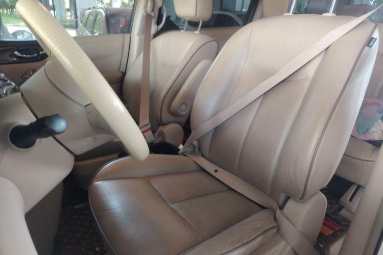 Used Nissan Quest 2015 3.5L SL Left Front Seat