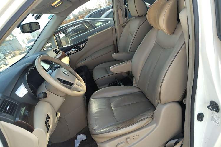 Used Nissan Quest 2015 3.5L SL Left Front Seat