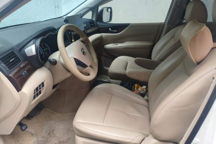 Used Nissan Quest 2015 3.5L SL Left Front Seat