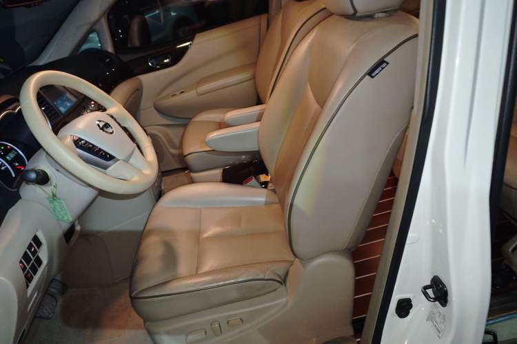 Used Nissan Quest 2015 3.5L SL Left Front Seat