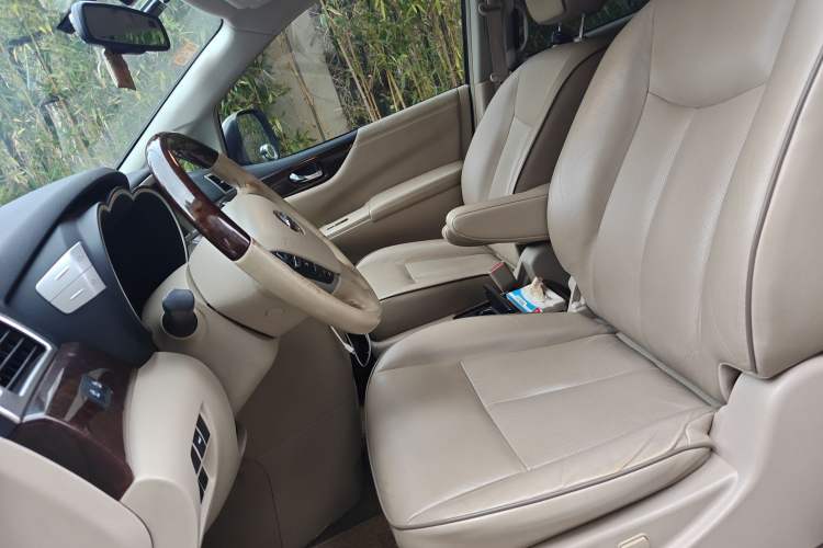 Used Nissan Quest 2015 3.5L SL Left Front Seat