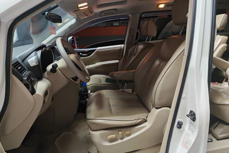 Used Nissan Quest 2015 3.5L SL Left Front Seat