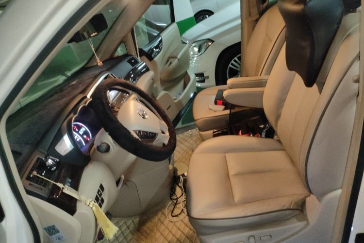 Used Nissan Quest 2015 3.5L SL Left Front Seat