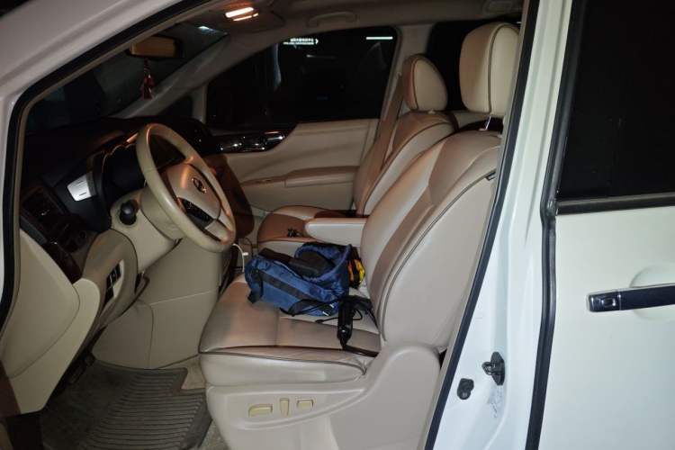 Used Nissan Quest 2015 3.5L SL Left Front Seat