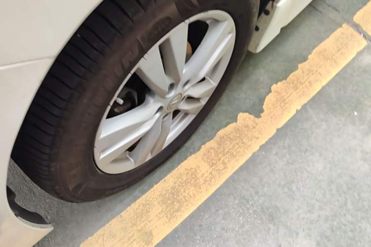 Used Nissan Quest 2015 3.5L SL Left Front Wheel Hub