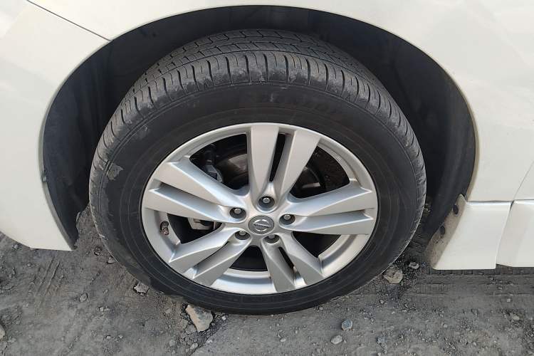 Used Nissan Quest 2015 3.5L SL Left Front Wheel Hub