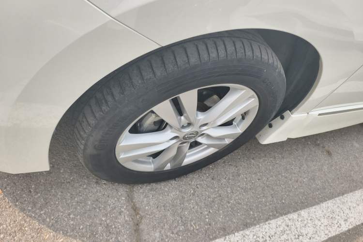Used Nissan Quest 2015 3.5L SL Left Front Wheel Hub