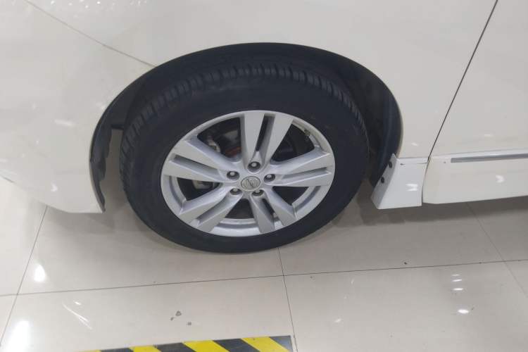 Used Nissan Quest 2015 3.5L SL Left Front Wheel Hub