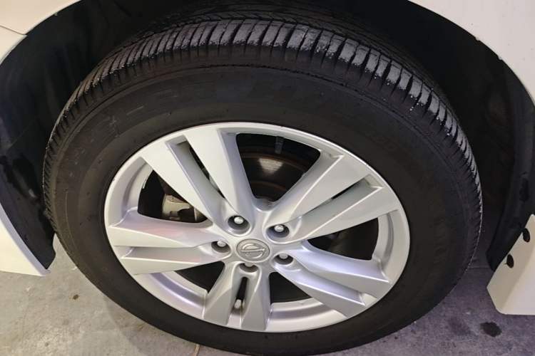 Used Nissan Quest 2015 3.5L SL Left Front Wheel Hub