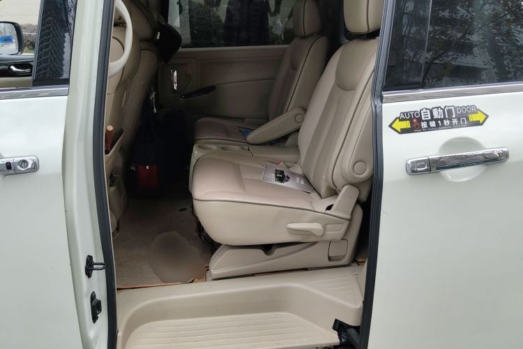 Used Nissan Quest 2015 3.5L SL Left Rear Seat