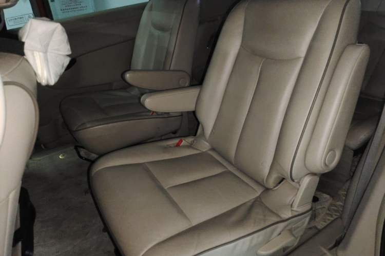 Used Nissan Quest 2015 3.5L SL Left Rear Seat