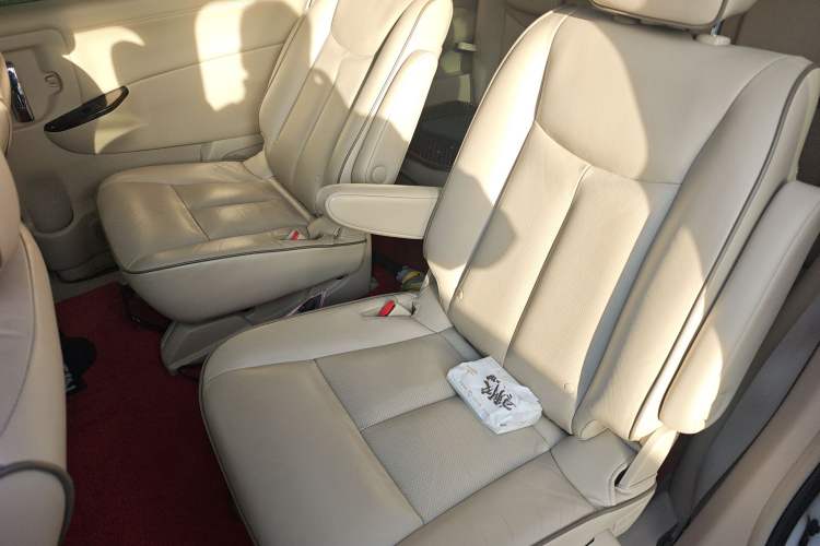 Used Nissan Quest 2015 3.5L SL Left Rear Seat