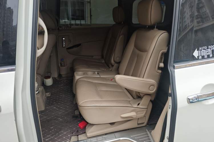 Used Nissan Quest 2015 3.5L SL Left Rear Seat