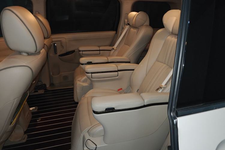 Used Nissan Quest 2015 3.5L SL Left Rear Seat