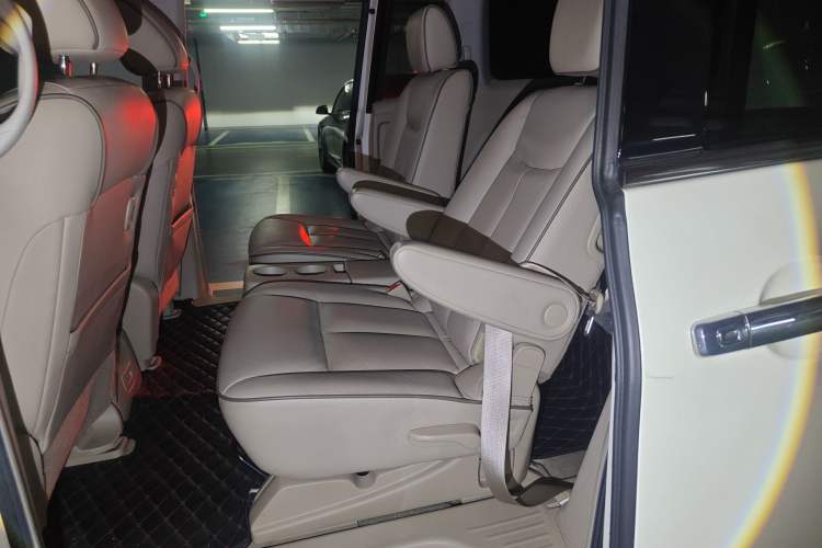 Used Nissan Quest 2015 3.5L SL Left Rear Seat