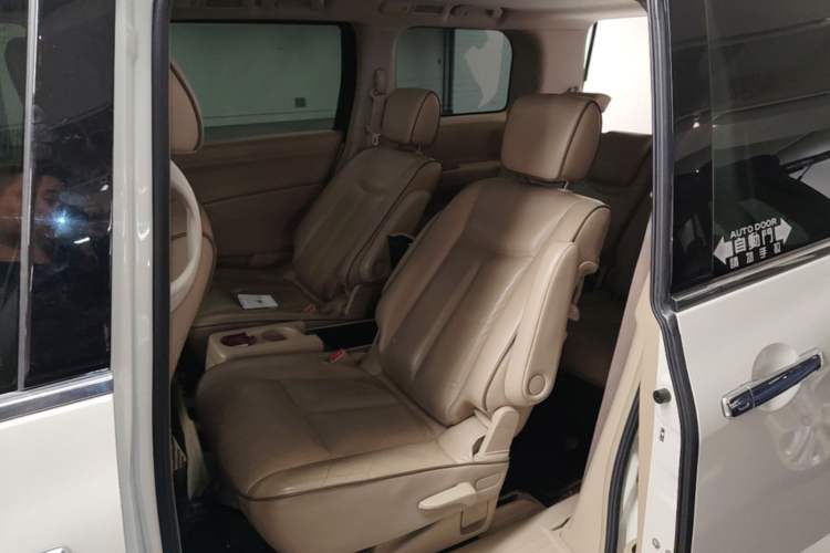Used Nissan Quest 2015 3.5L SL Left Rear Seat