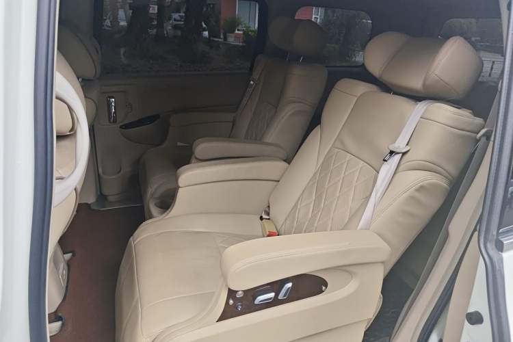 Used Nissan Quest 2015 3.5L SL Left Rear Seat