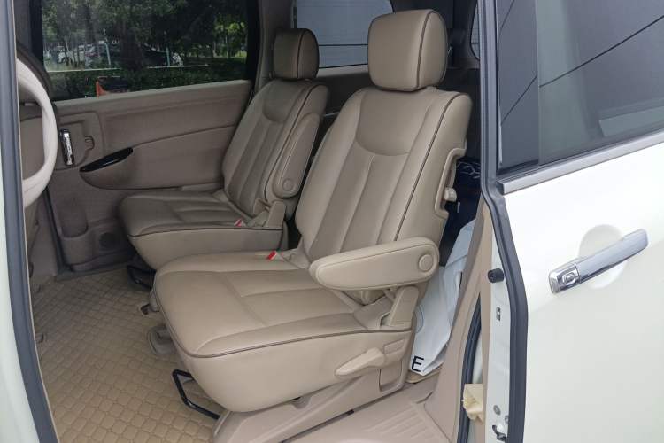 Used Nissan Quest 2015 3.5L SL Left Rear Seat