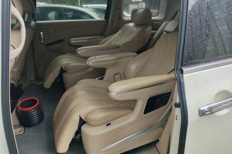 Used Nissan Quest 2015 3.5L SL Left Rear Seat