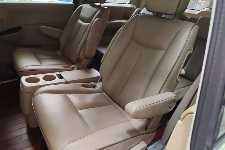 Used Nissan Quest 2015 3.5L SL Left Rear Seat