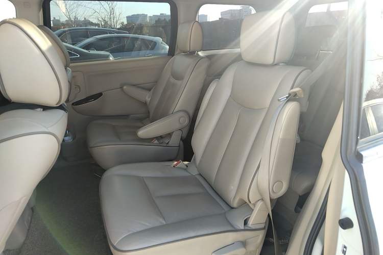 Used Nissan Quest 2015 3.5L SL Left Rear Seat