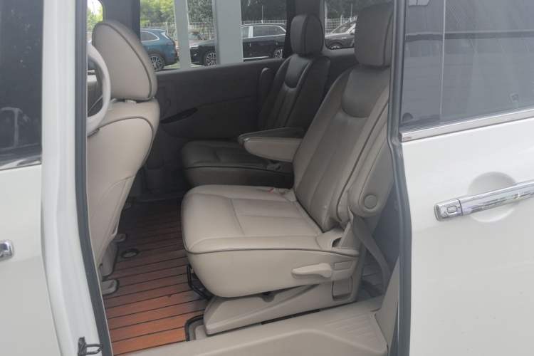 Used Nissan Quest 2015 3.5L SL Left Rear Seat