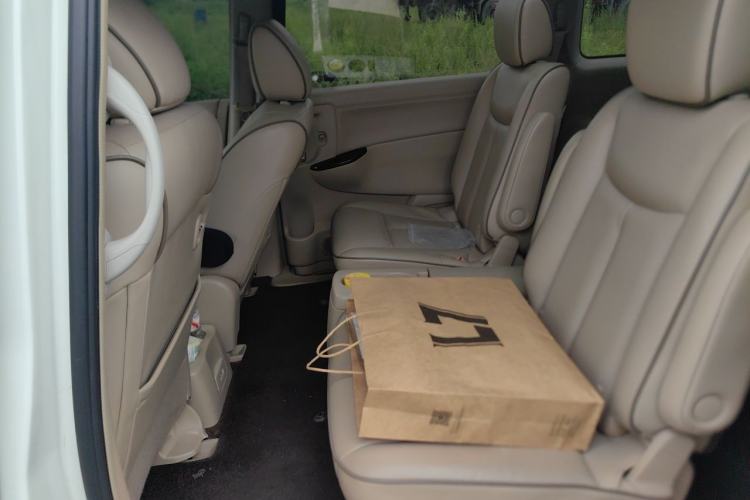 Used Nissan Quest 2015 3.5L SL Left Rear Seat