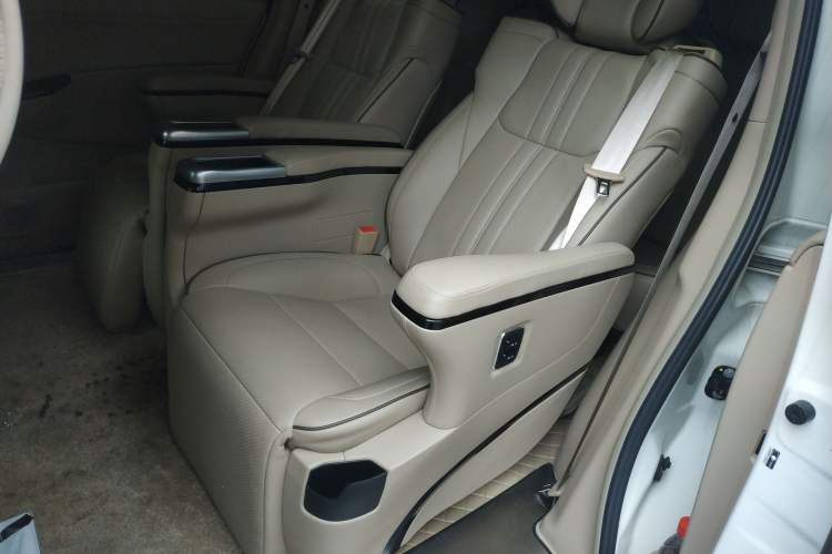 Used Nissan Quest 2015 3.5L SL Left Rear Seat