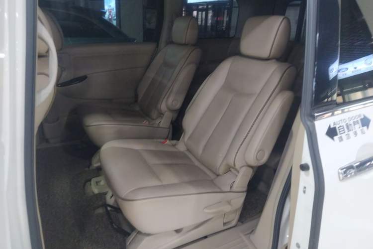 Used Nissan Quest 2015 3.5L SL Left Rear Seat
