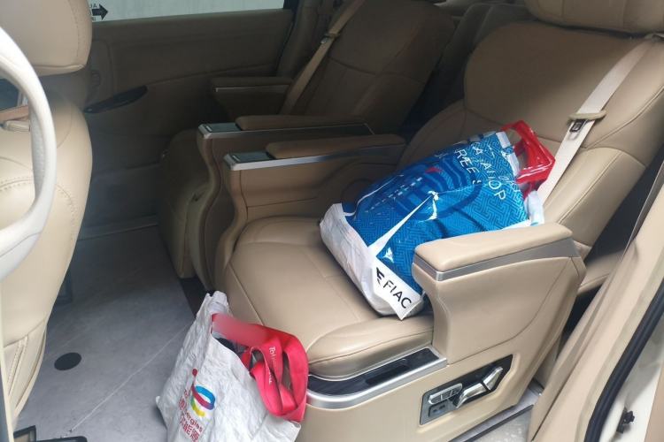 Used Nissan Quest 2015 3.5L SL Left Rear Seat
