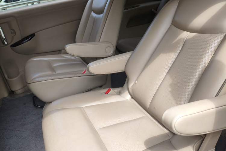 Used Nissan Quest 2015 3.5L SL Left Rear Seat