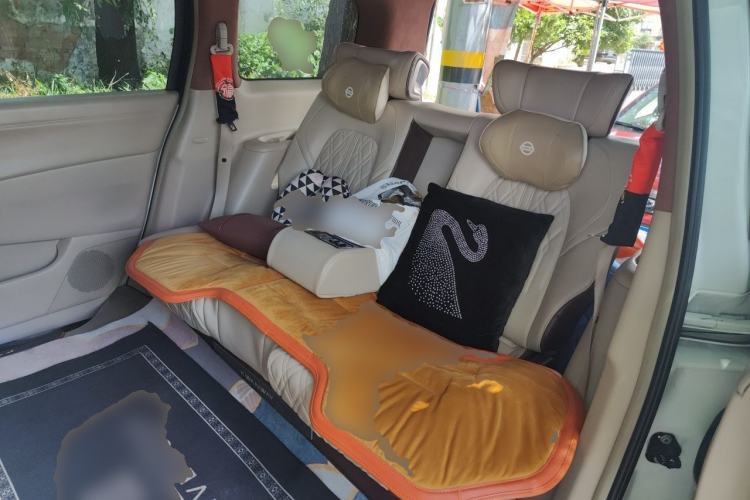 Used Nissan Quest 2015 3.5L SL Left Rear Seat