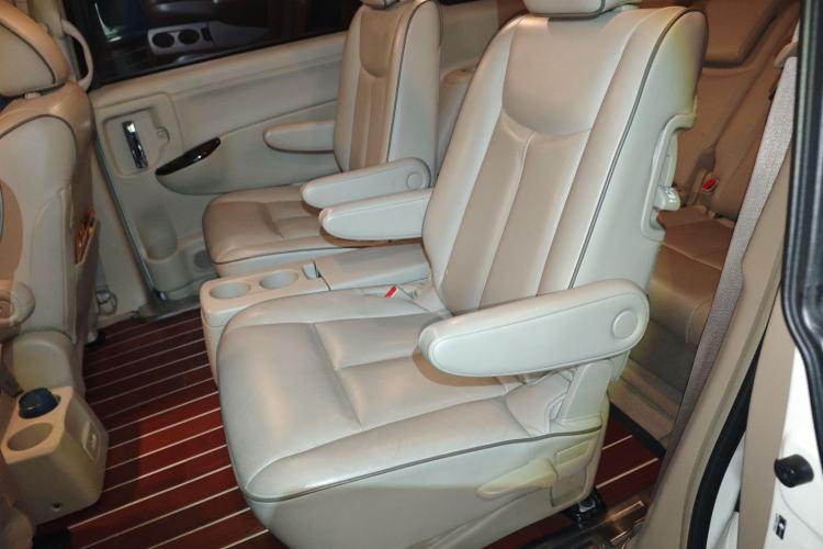 Used Nissan Quest 2015 3.5L SL Left Rear Seat
