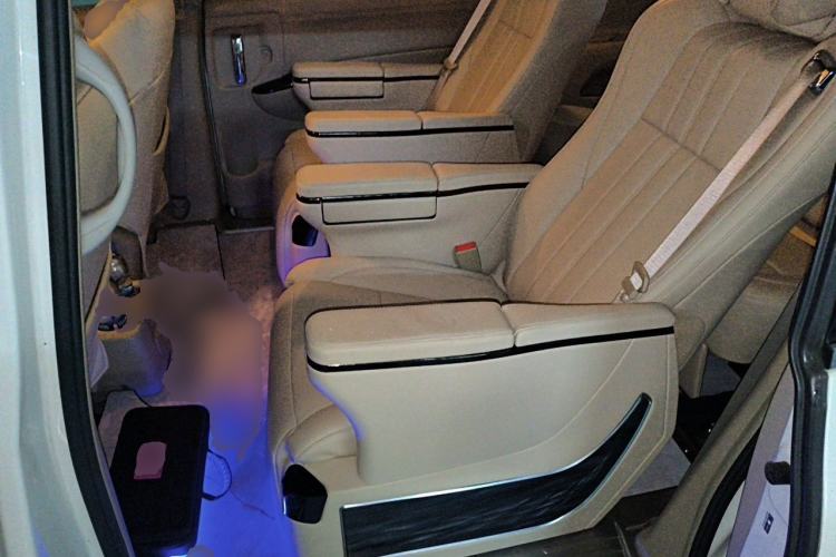 Used Nissan Quest 2015 3.5L SL Left Rear Seat